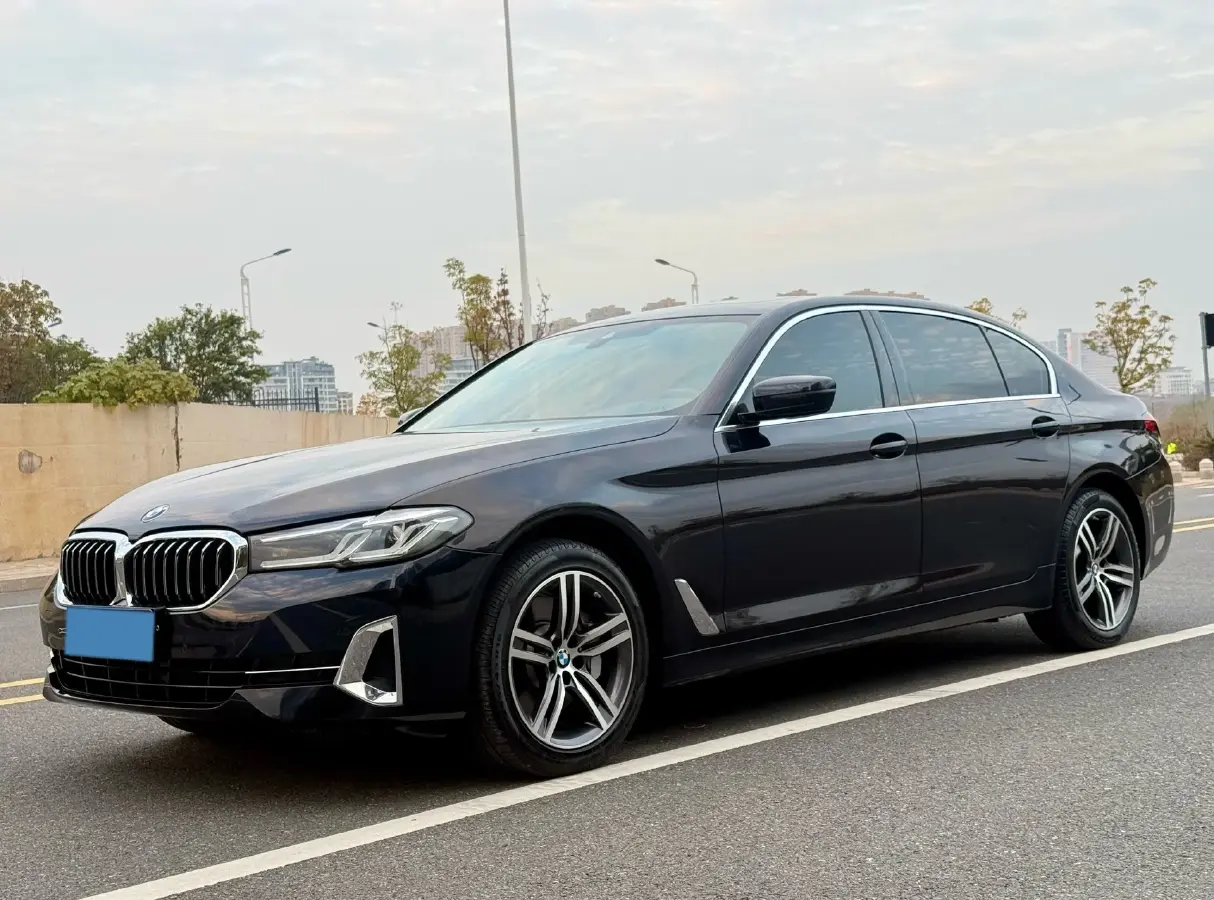 2022 BMW 5 Series 2.0T 252HP L4 8AT