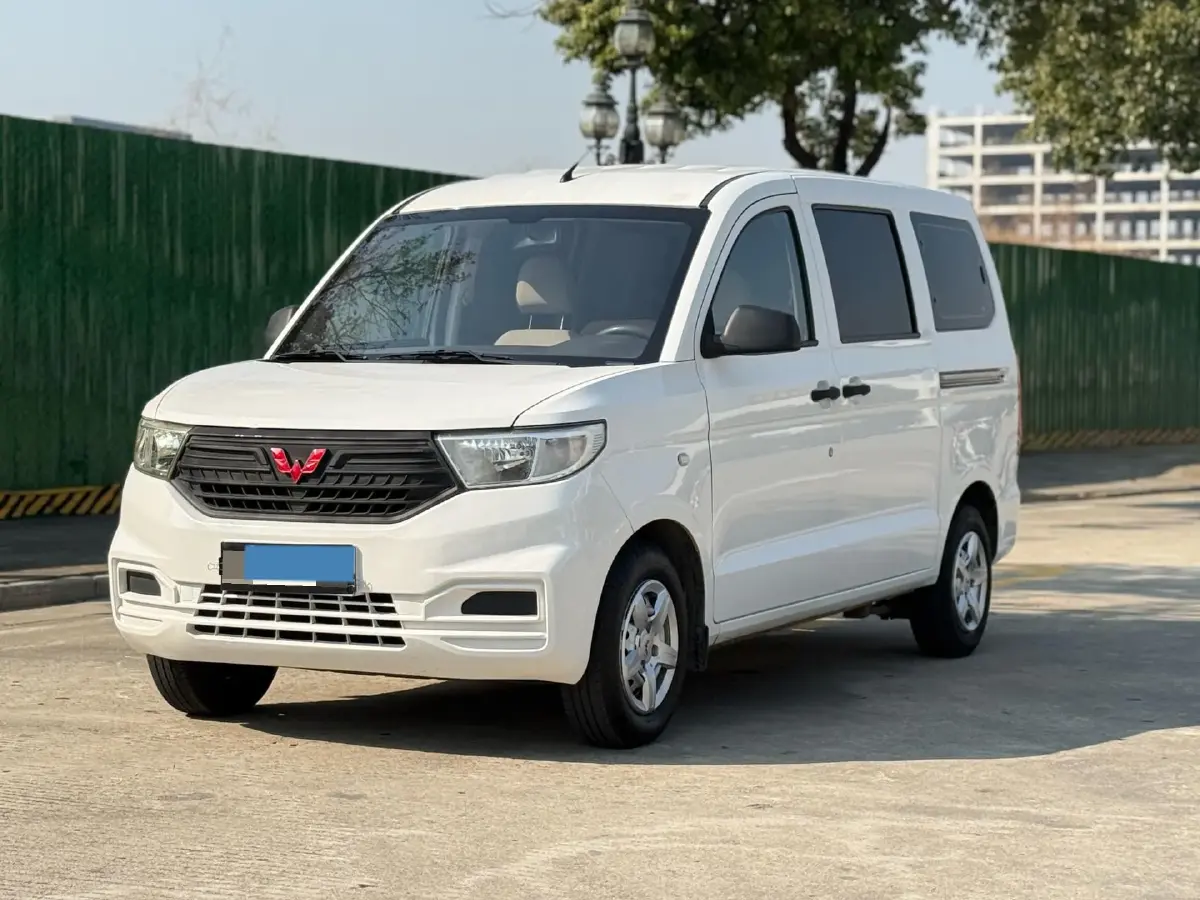 2019 WuLing HongGuang V 1.5L 99HP L4 6MT