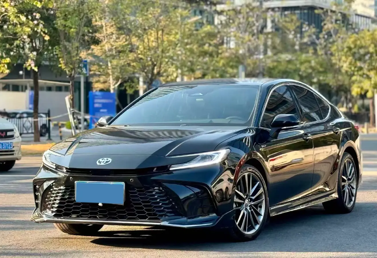 2024 Toyota Camry 2.0L 152HP L4 E-CVT Hybrid