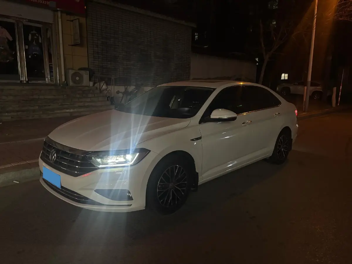 2020 Volkswagen Sagitar 1.2T 116HP L4 7DCT