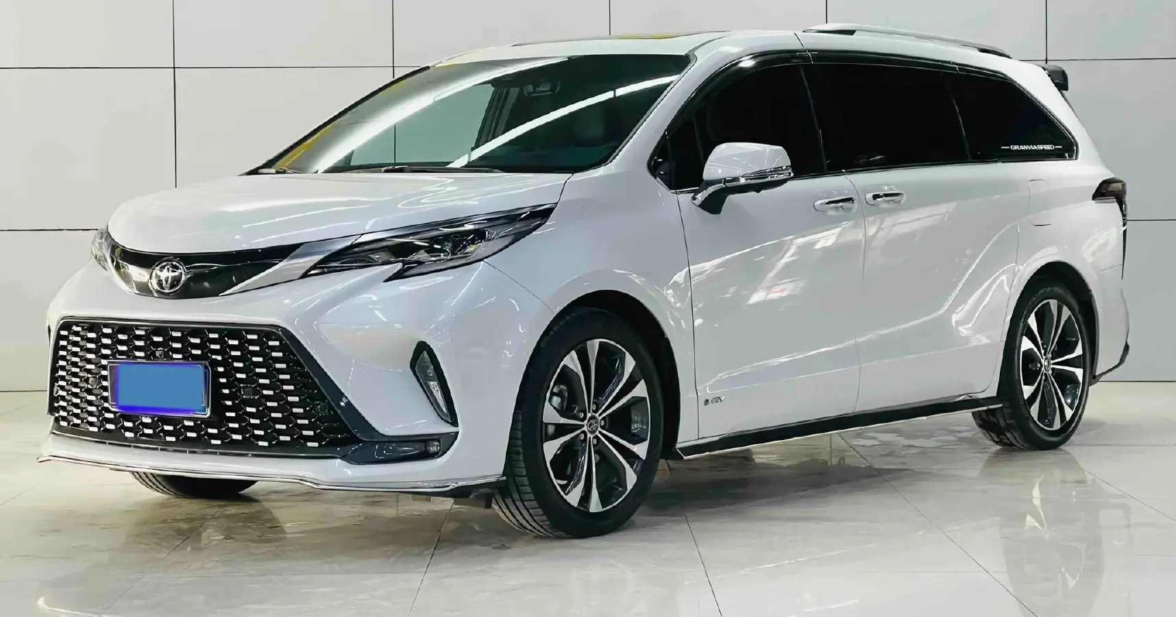 2024 Toyota Granvia 2.5L 189HP L4 E-CVT Hybrid