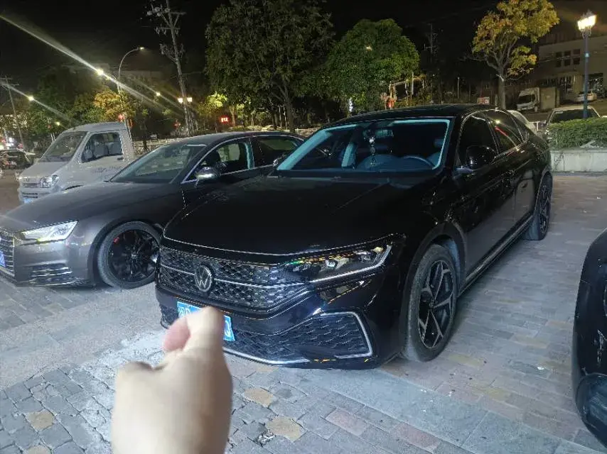 2024 Volkswagen Passat 2.0T 220HP L4 7DCT