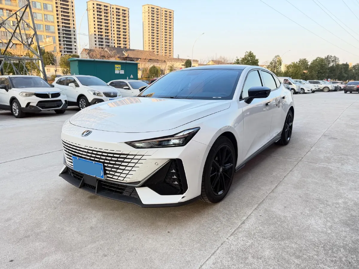 2023 ChangAn UNI-V 1.5T 188HP L4 7DCT,autocango,china used car exporter,china ev exporter,chinese used car exporter,chinese used ev exporter