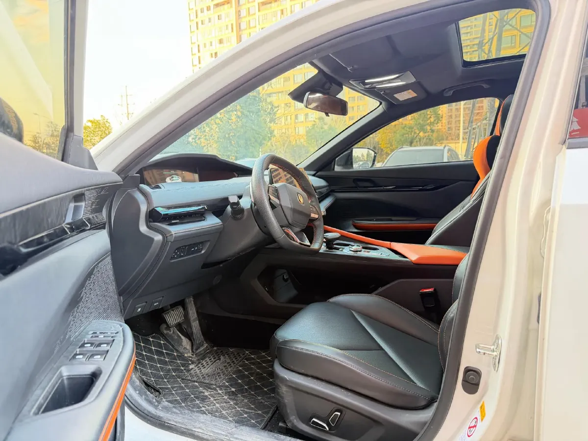 2023 ChangAn UNI-V 1.5T 188HP L4 7DCT,autocango,china used car exporter,china ev exporter,chinese used car exporter,chinese used ev exporter