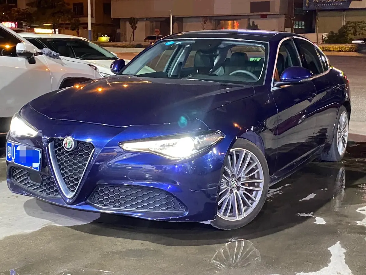 2017 Alfa Romeo Giulia 2.0T 200HP L4 8AT