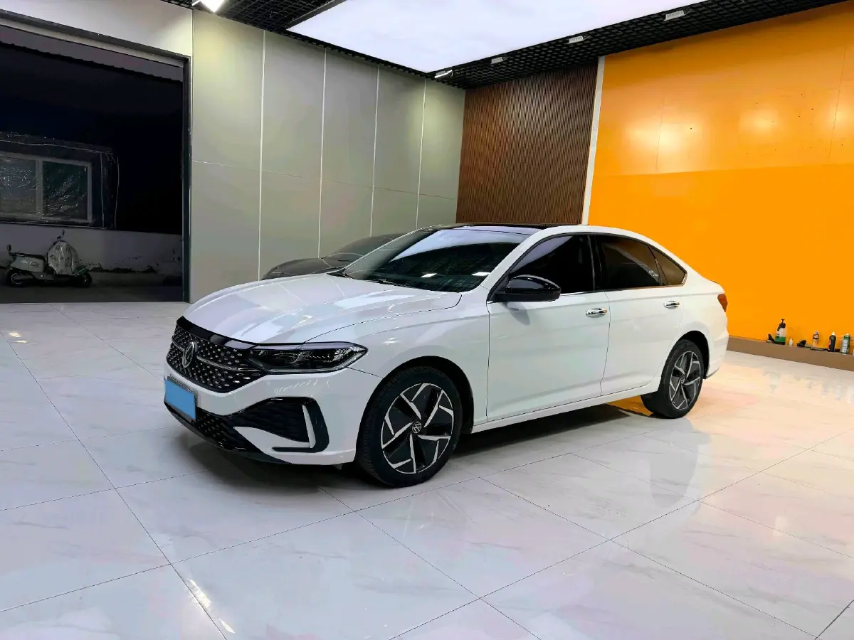 2022 Volkswagen Sagitar 1.2T 116HP L4 7DCT