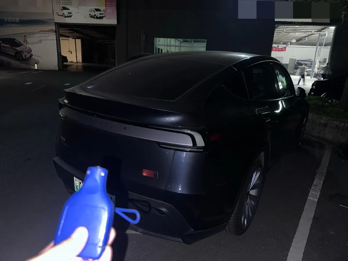 2025 Tesla Model Y BEV 62.5KWH,autocango,china used car exporter,china ev exporter,chinese used car exporter,chinese used ev exporter