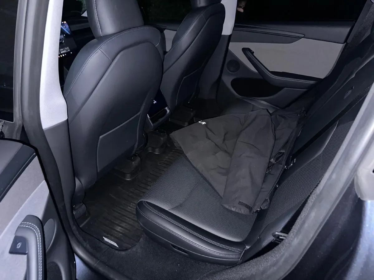 2025 Tesla Model Y BEV 62.5KWH,autocango,china used car exporter,china ev exporter,chinese used car exporter,chinese used ev exporter