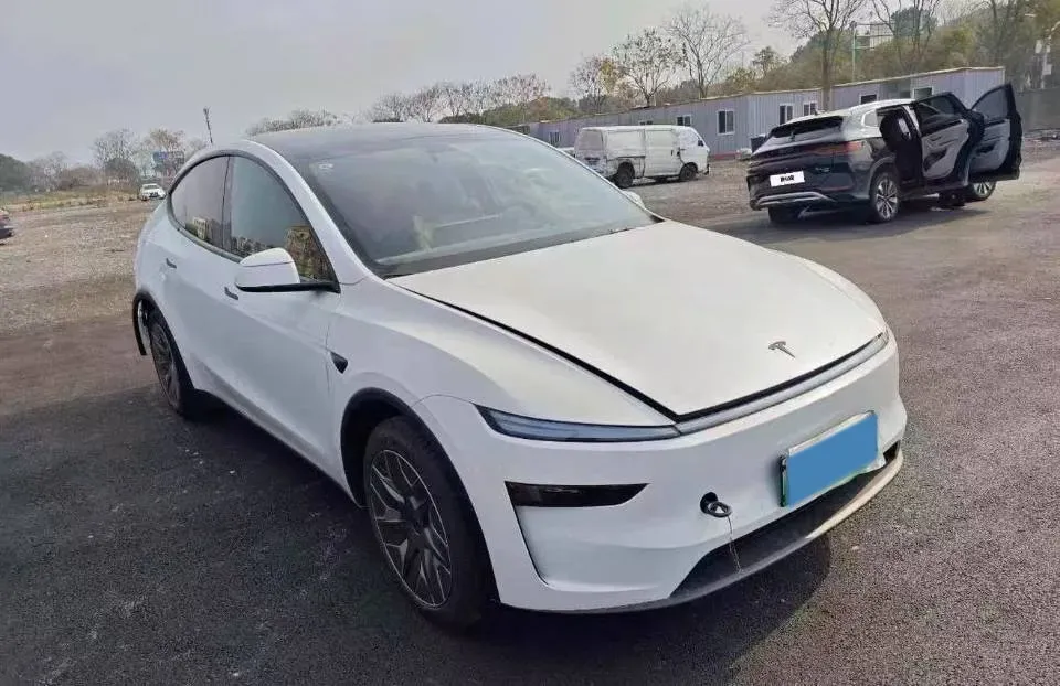 2025 Tesla Model Y L BEV,autocango,china used car exporter,china ev exporter,chinese used car exporter,chinese used ev exporter