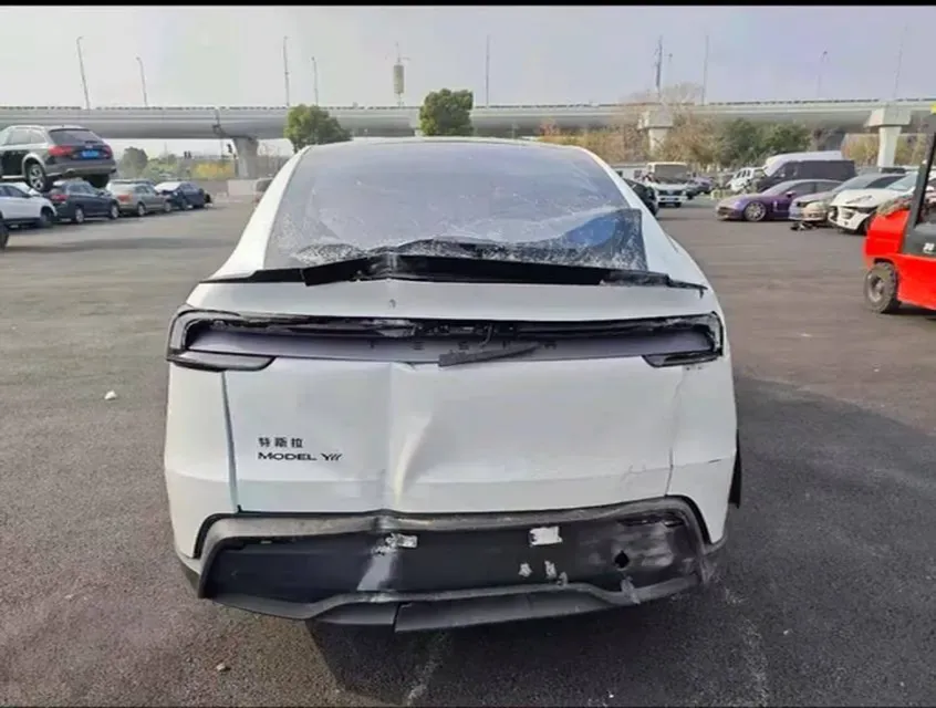 2025 Tesla Model Y L BEV,autocango,china used car exporter,china ev exporter,chinese used car exporter,chinese used ev exporter