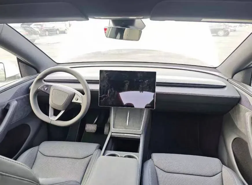 2025 Tesla Model Y L BEV,autocango,china used car exporter,china ev exporter,chinese used car exporter,chinese used ev exporter