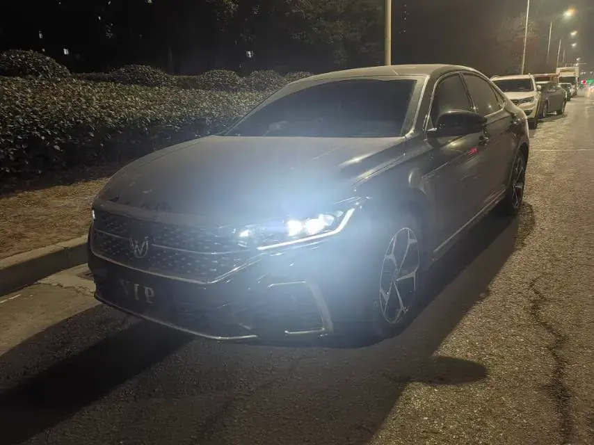 2024 Volkswagen Passat 2.0T 220HP L4 7DCT