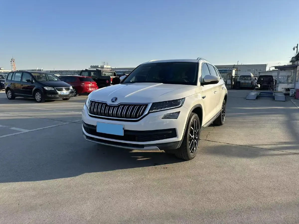 2019 Skoda Superb 2.0T 220HP L4 7DCT