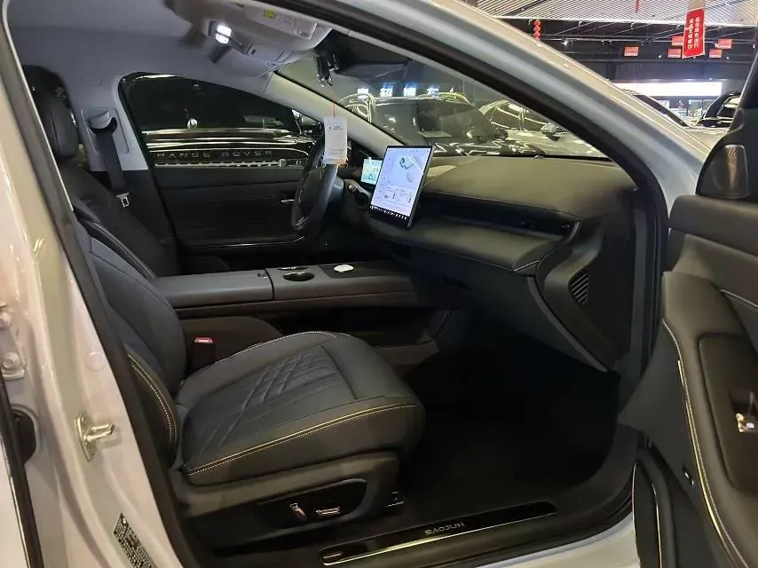 2025 BaoJun XiangJing 1.5T 143HP L4 1DHT PHEV,autocango,china used car exporter,china ev exporter,chinese used car exporter,chinese used ev exporter