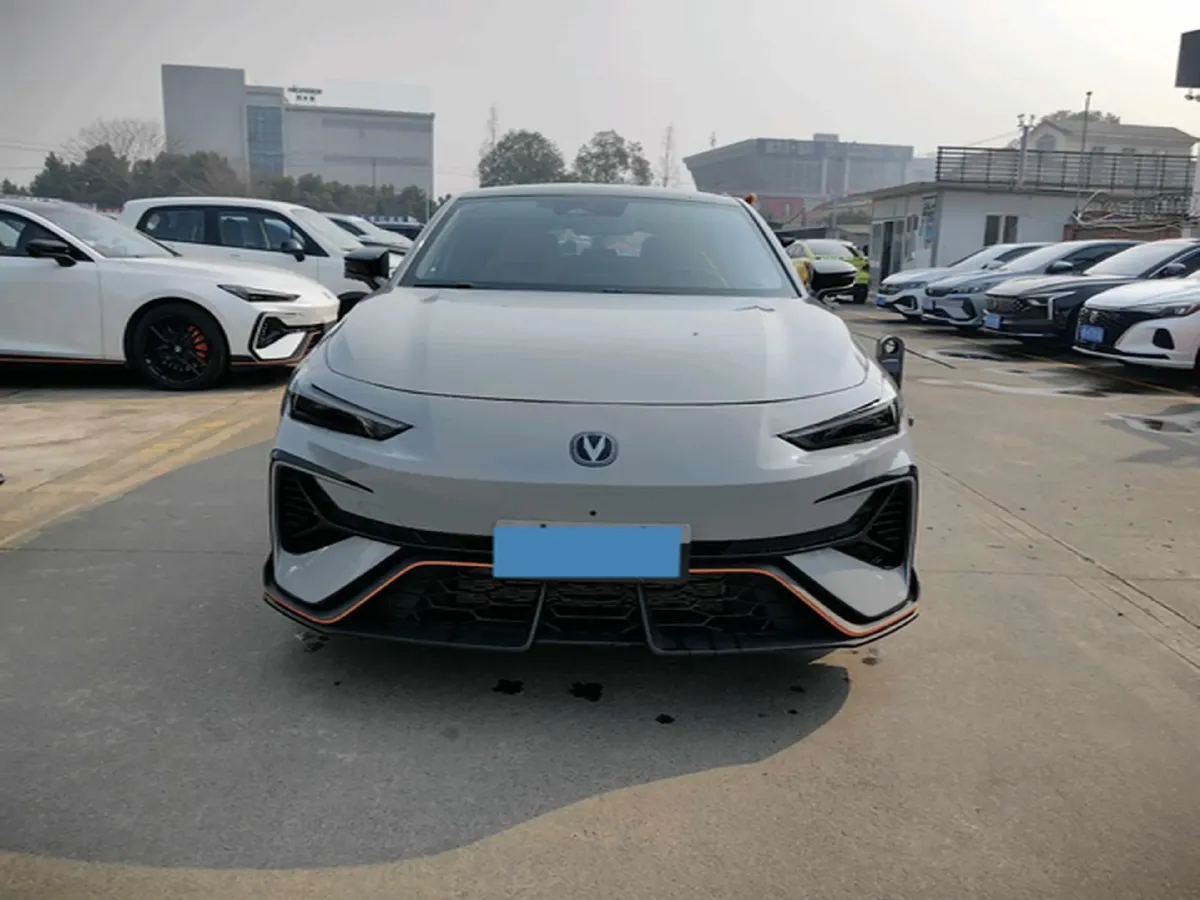 2025 ChangAn UNI-V 1.5T 192HP L4 7DCT,autocango,china used car exporter,china ev exporter,chinese used car exporter,chinese used ev exporter