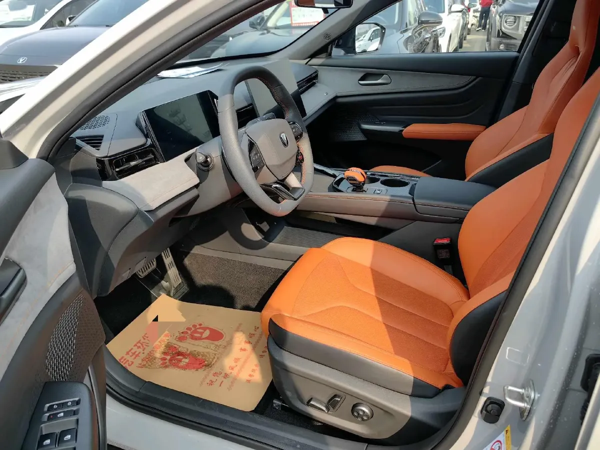 2025 ChangAn UNI-V 1.5T 192HP L4 7DCT,autocango,china used car exporter,china ev exporter,chinese used car exporter,chinese used ev exporter