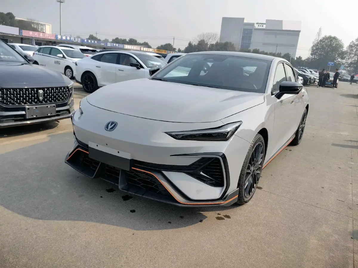 2025 ChangAn UNI-V 1.5T 192HP L4 7DCT