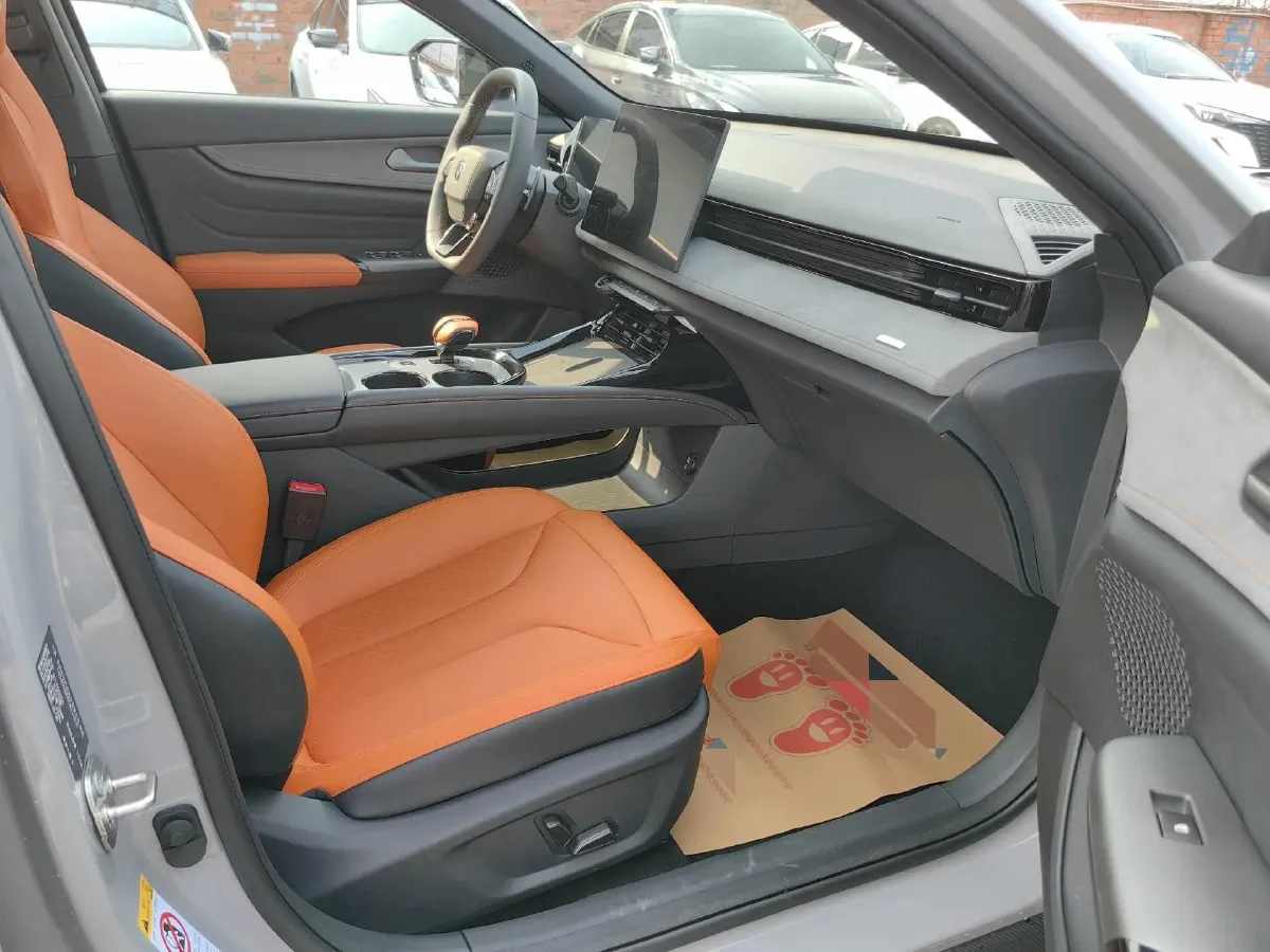 2025 ChangAn UNI-V 1.5T 192HP L4 7DCT,autocango,china used car exporter,china ev exporter,chinese used car exporter,chinese used ev exporter