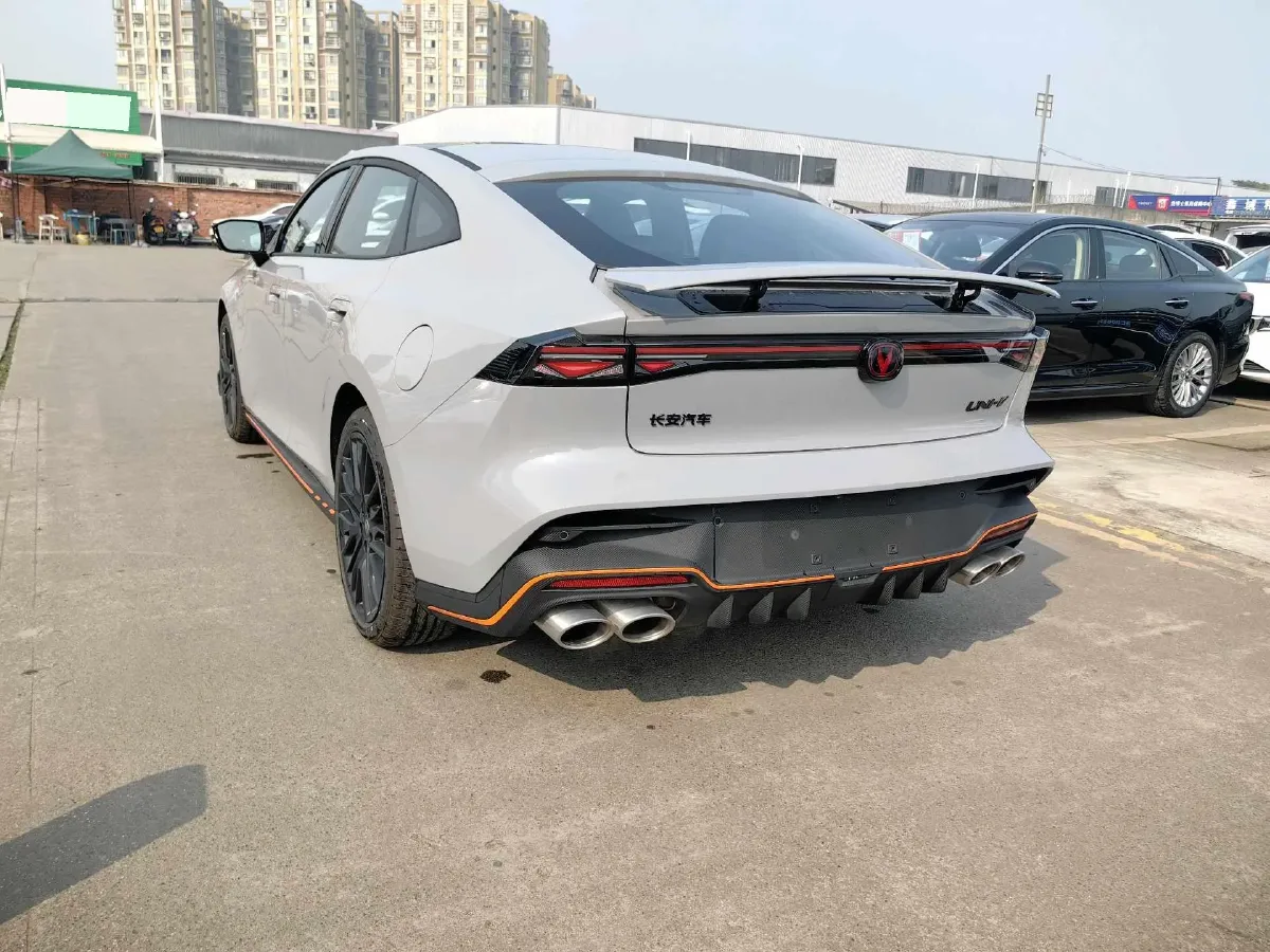 2025 ChangAn UNI-V 1.5T 192HP L4 7DCT,autocango,china used car exporter,china ev exporter,chinese used car exporter,chinese used ev exporter
