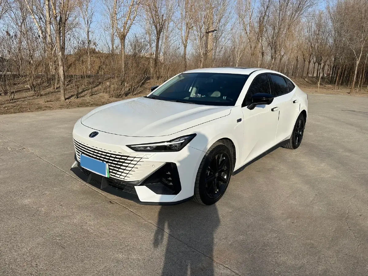 2023 ChangAn UNI-V iDD 1.5T 170HP L4 6TCT PHEV 18.4KWH