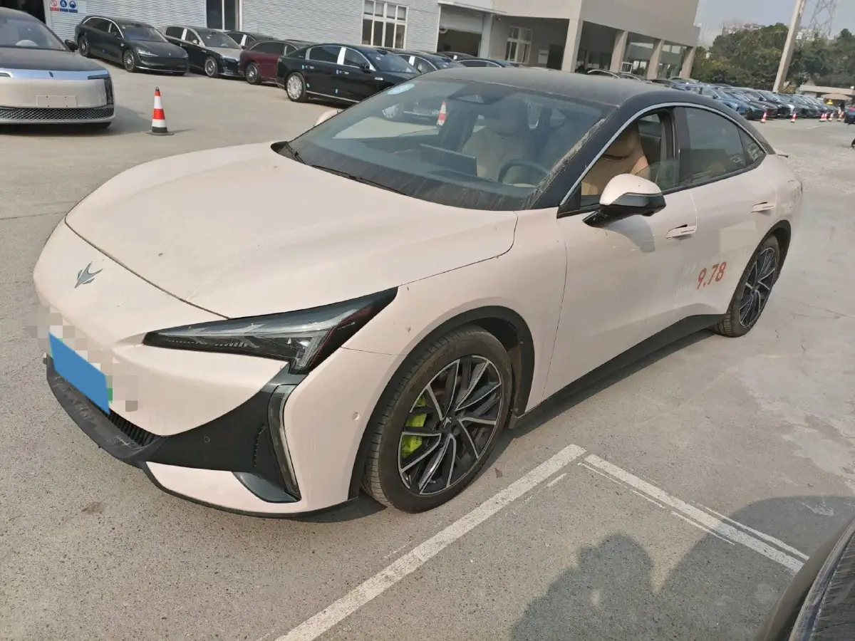 2024 ARCFOX αT5 BEV 79.2KWH