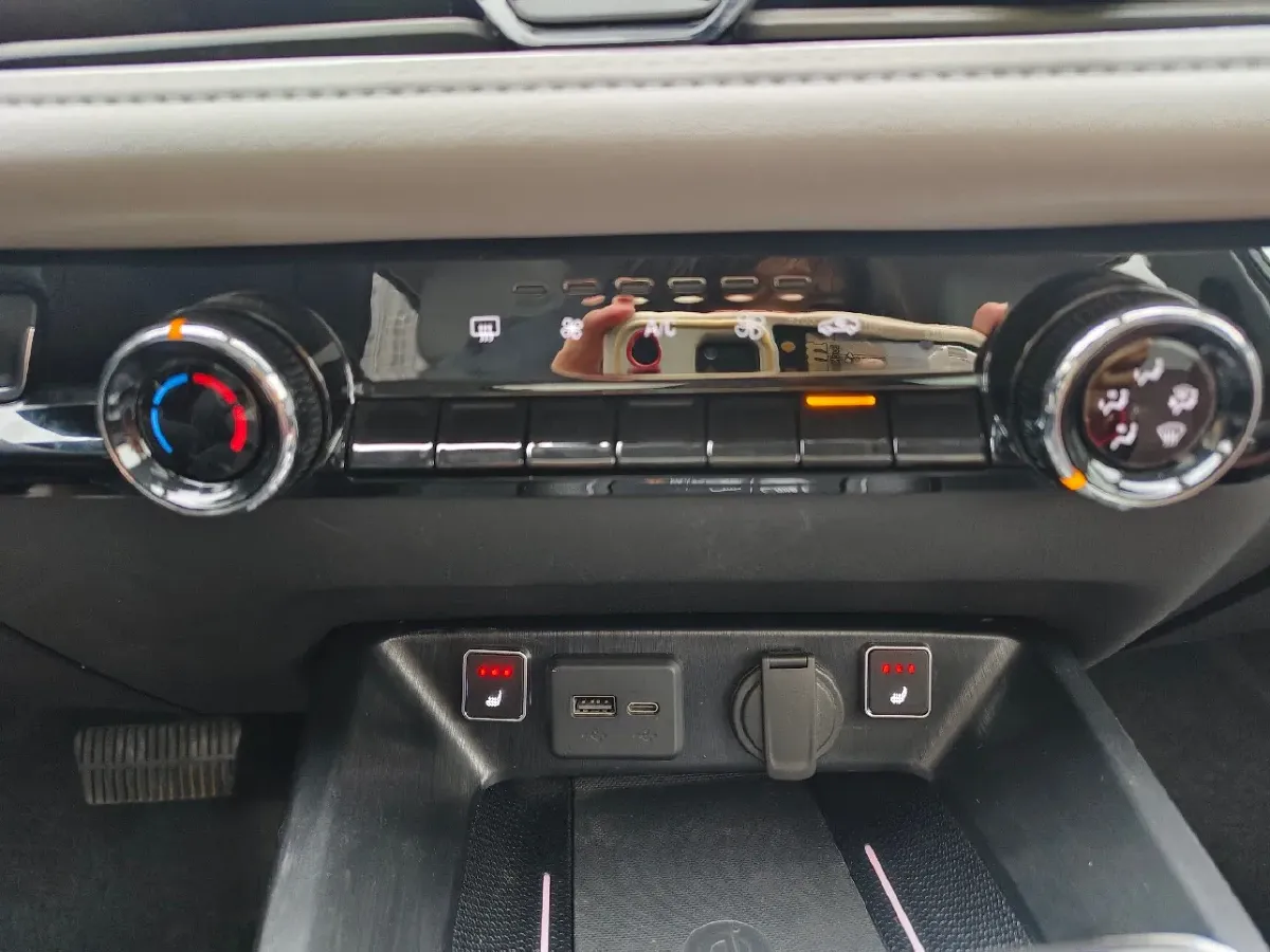 2023 Chevrolet Monza 1.5L 113HP L4 6DCT,autocango,china used car exporter,china ev exporter,chinese used car exporter,chinese used ev exporter