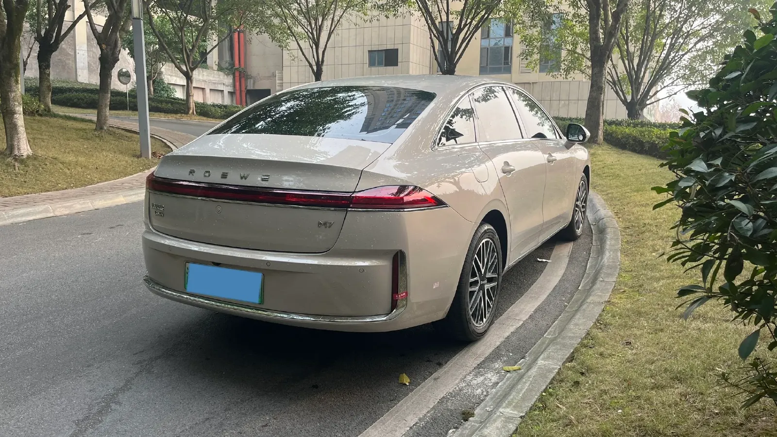 2025 Roewe M7 DMH 1.5L 112HP L4 1DHT PHEV,autocango,china used car exporter,china ev exporter,chinese used car exporter,chinese used ev exporter