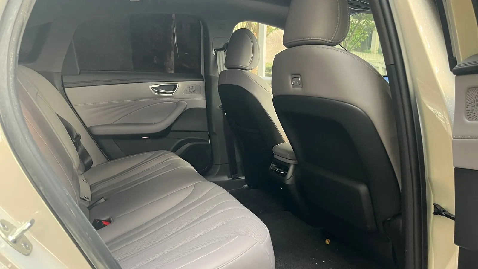 2025 Roewe M7 DMH 1.5L 112HP L4 1DHT PHEV,autocango,china used car exporter,china ev exporter,chinese used car exporter,chinese used ev exporter