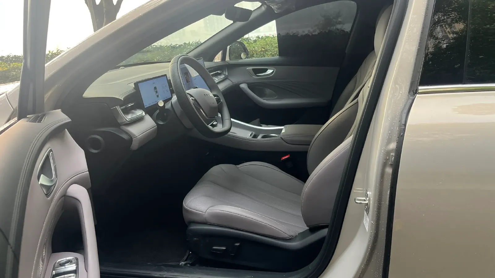 2025 Roewe M7 DMH 1.5L 112HP L4 1DHT PHEV,autocango,china used car exporter,china ev exporter,chinese used car exporter,chinese used ev exporter