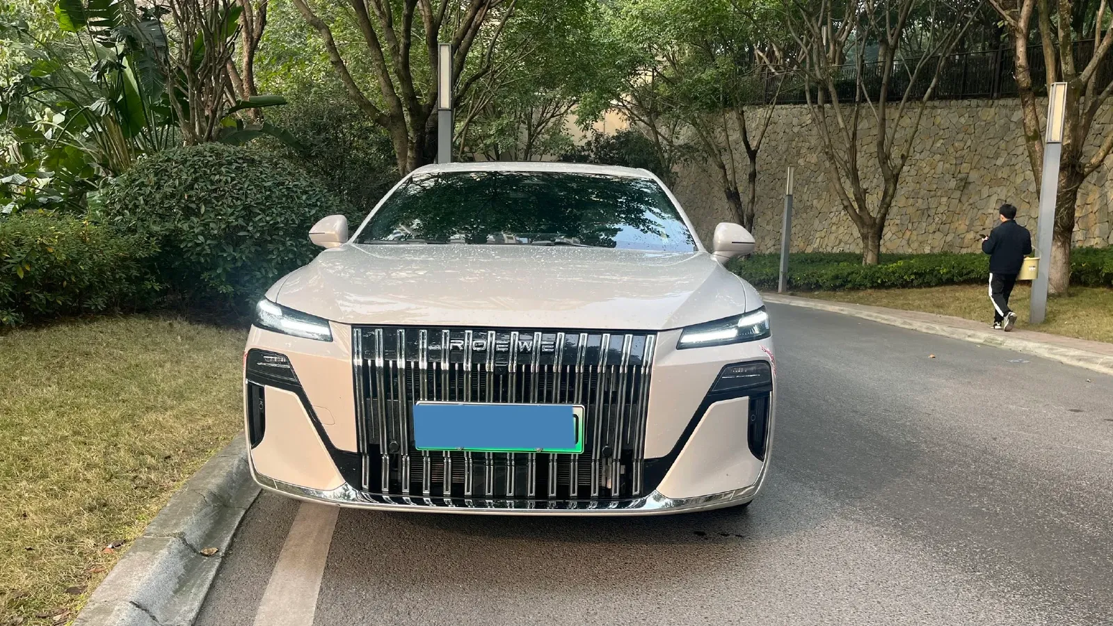 2025 Roewe M7 DMH 1.5L 112HP L4 1DHT PHEV,autocango,china used car exporter,china ev exporter,chinese used car exporter,chinese used ev exporter