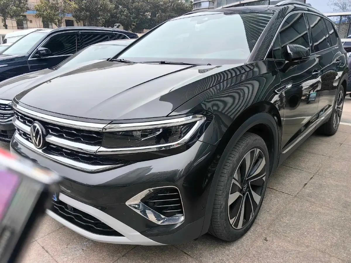 2023 Volkswagen Talagon 2.0T 220HP L4 7DCT