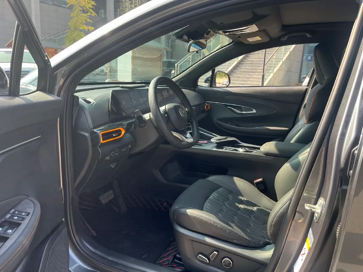 2022 ChangAn UNI-T 1.5T 188HP L4 7DCT,autocango,china used car exporter,china ev exporter,chinese used car exporter,chinese used ev exporter