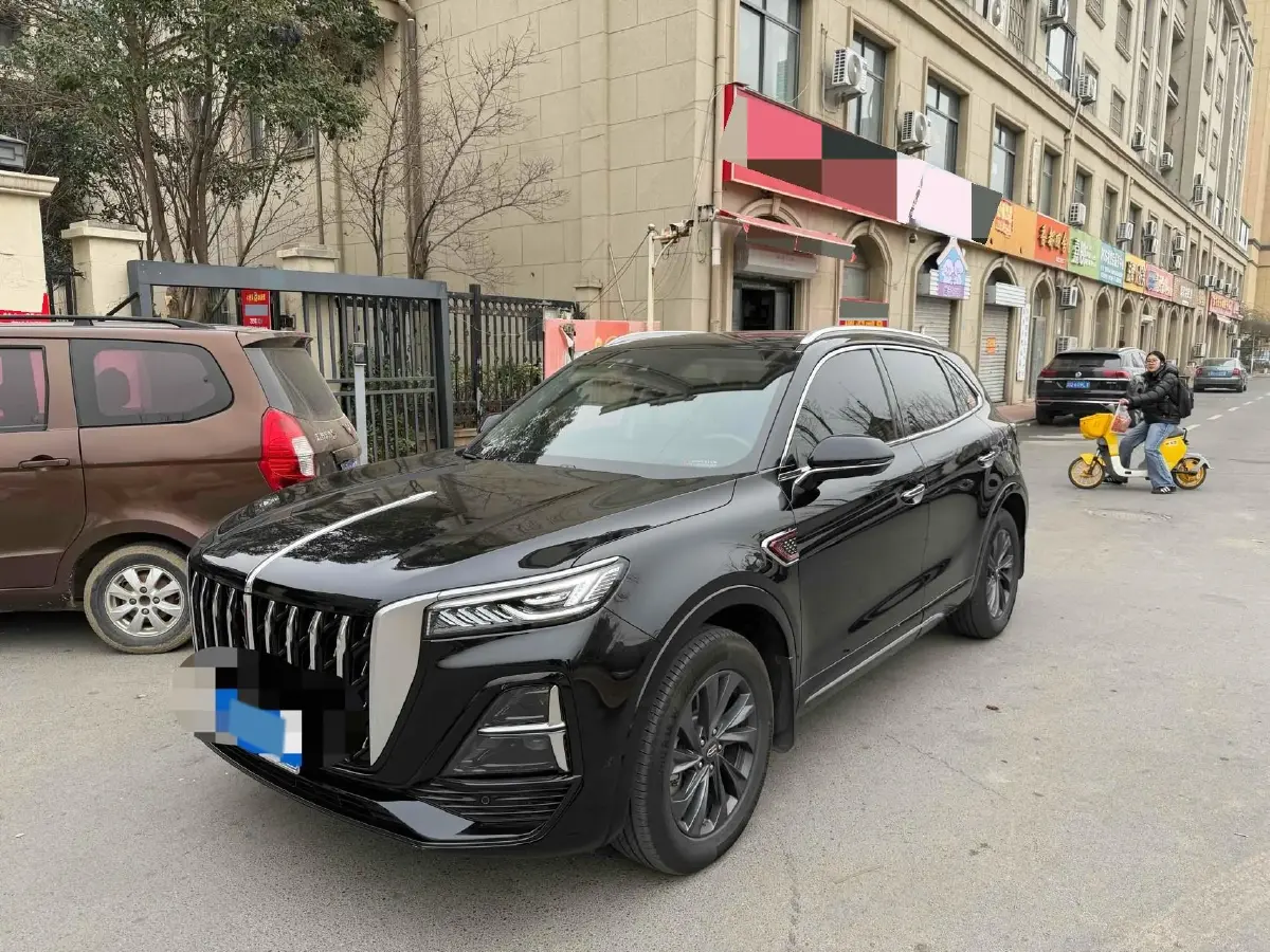 2025 HongQi HS5 2.0T 252HP L4 8AT