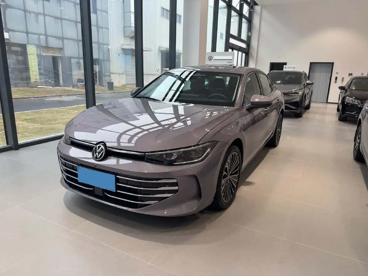 2025 Volkswagen Passat 2.0T 220HP L4 7DCT