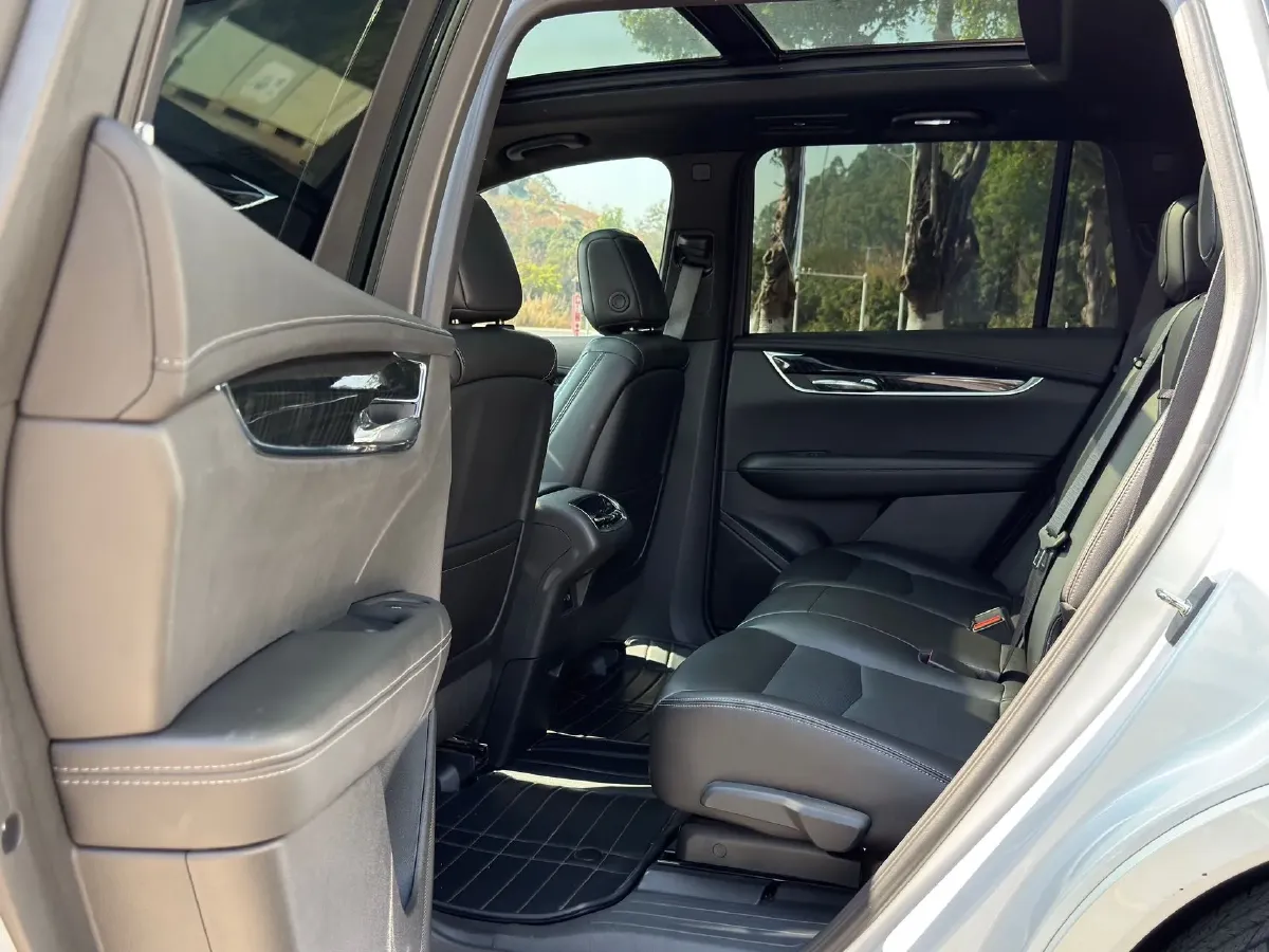 2021 Cadillac XT6 2.0T 237HP L4 9AT,autocango,china used car exporter,china ev exporter,chinese used car exporter,chinese used ev exporter