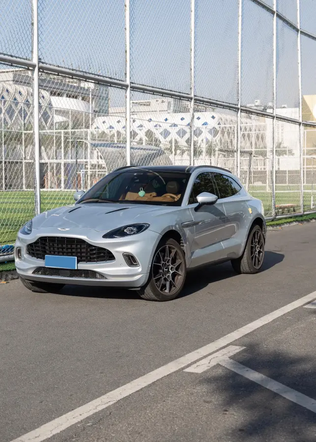 2022 Aston Martin DBX 3.0T 435HP L6 9AT