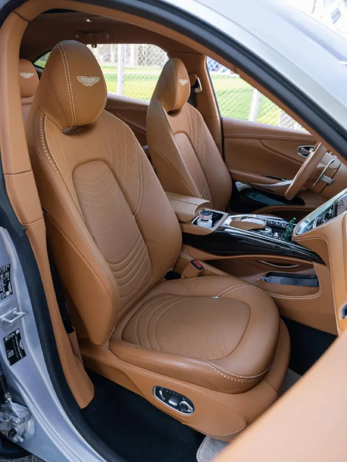 2022 Aston Martin DBX 3.0T 435HP L6 9AT,autocango,china used car exporter,china ev exporter,chinese used car exporter,chinese used ev exporter