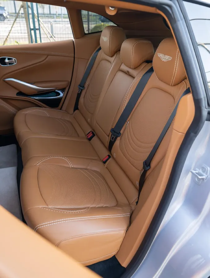 2022 Aston Martin DBX 3.0T 435HP L6 9AT,autocango,china used car exporter,china ev exporter,chinese used car exporter,chinese used ev exporter