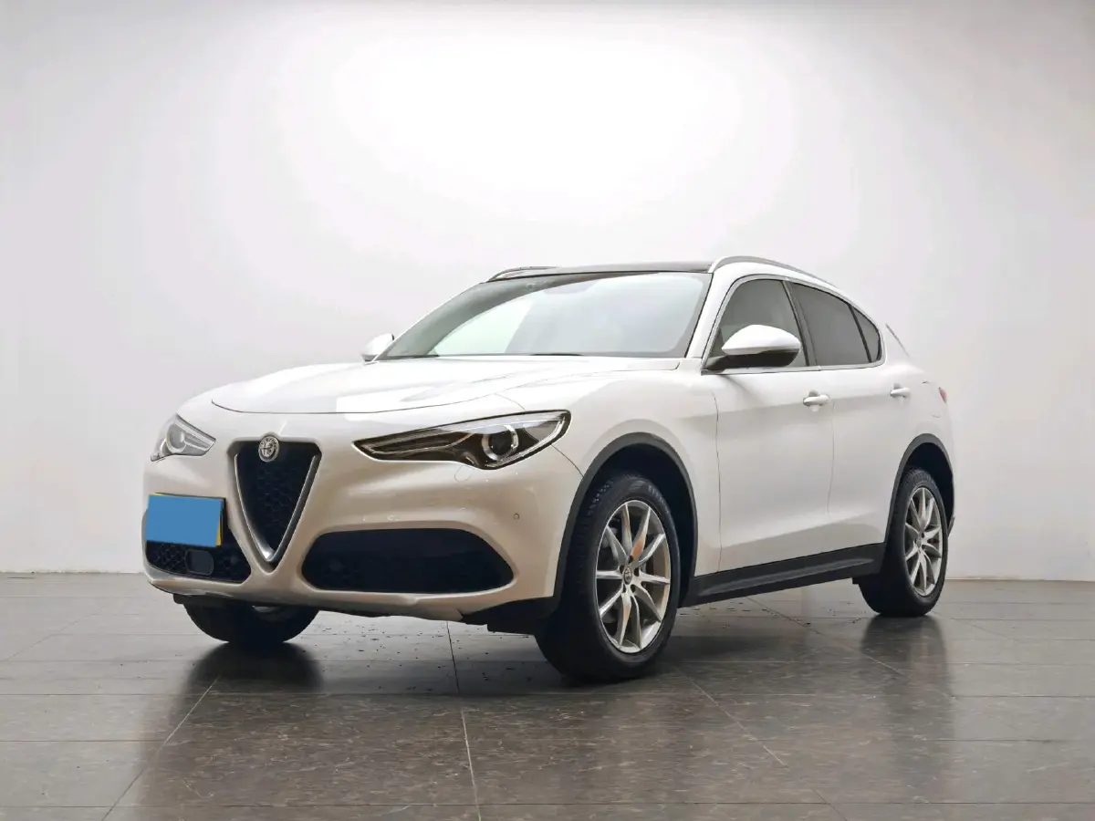2017 Alfa Romeo Stelvio 2.0T 200HP L4 8AT