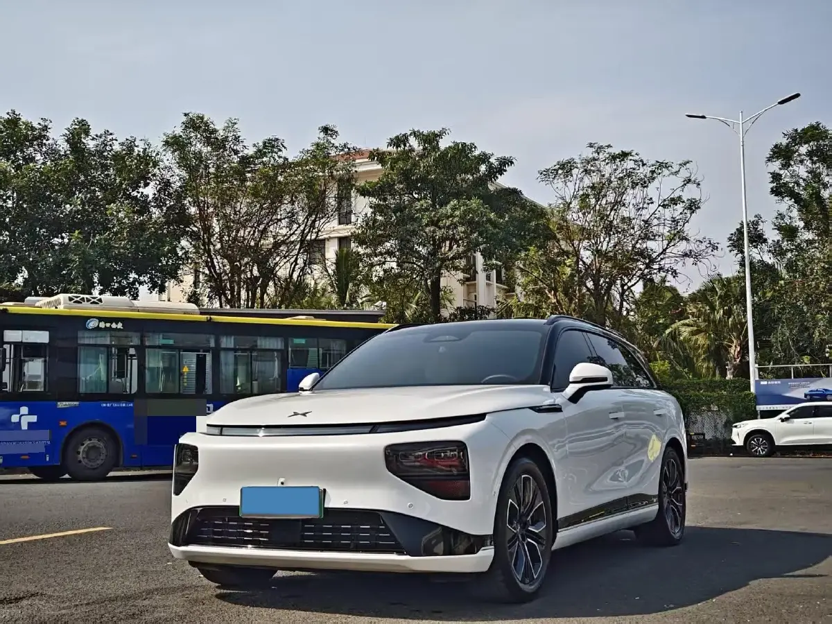 2025 Xpeng G9 BEV 79KWH