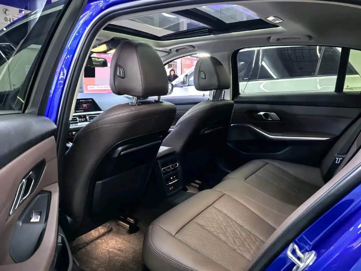 2022 BMW 3 Series 2.0T 156HP L4 8AT,autocango,china used car exporter,china ev exporter,chinese used car exporter,chinese used ev exporter