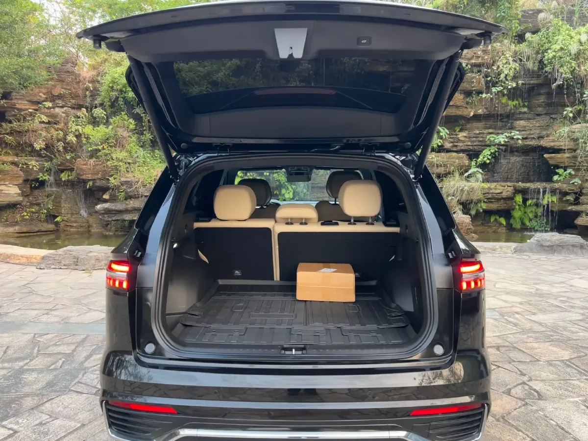 2025 Geely Monjaro 2.0T 238HP L4 8AT,autocango,china used car exporter,china ev exporter,chinese used car exporter,chinese used ev exporter