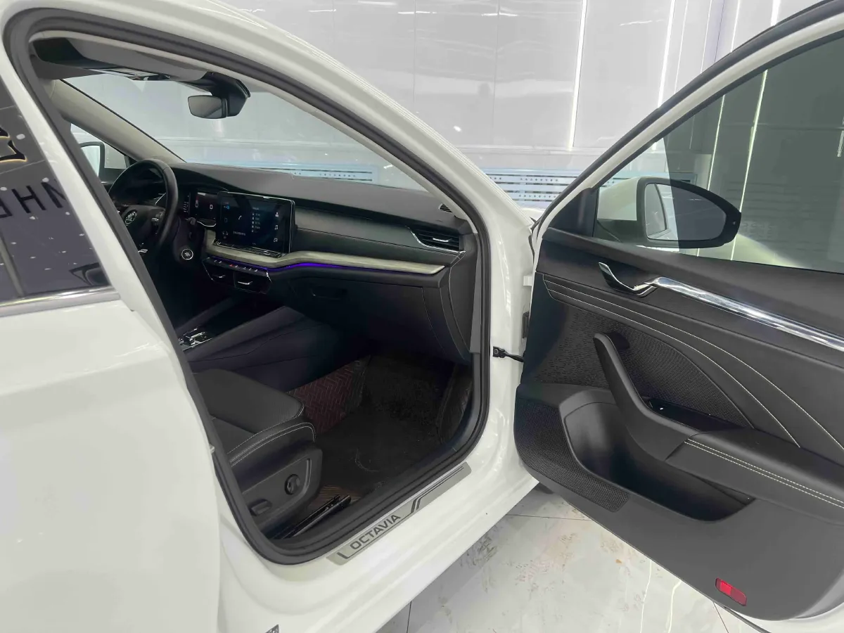 2022 Skoda Octavia 1.4T 150HP L4 7DCT,autocango,china used car exporter,china ev exporter,chinese used car exporter,chinese used ev exporter