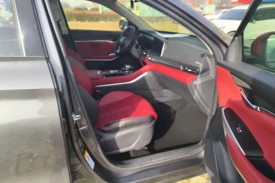 2021 ChangAn CS75 Plus 2.0T 233HP L4 8AT,autocango,china used car exporter,china ev exporter,chinese used car exporter,chinese used ev exporter