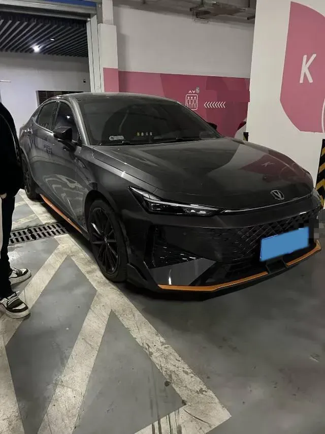 2024 ChangAn UNI-V 1.5T 188HP L4 7DCT,autocango,china used car exporter,china ev exporter,chinese used car exporter,chinese used ev exporter