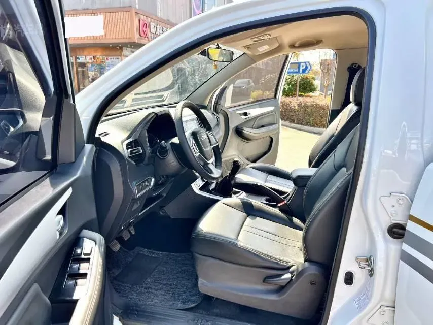 2020 JMC BaoDian 2.5T 140HP L4 5MT,autocango,china used car exporter,china ev exporter,chinese used car exporter,chinese used ev exporter