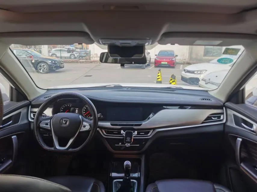 2019 ChangAn CS35 Plus 1.6L 128HP L4 5MT,autocango,china used car exporter,china ev exporter,chinese used car exporter,chinese used ev exporter