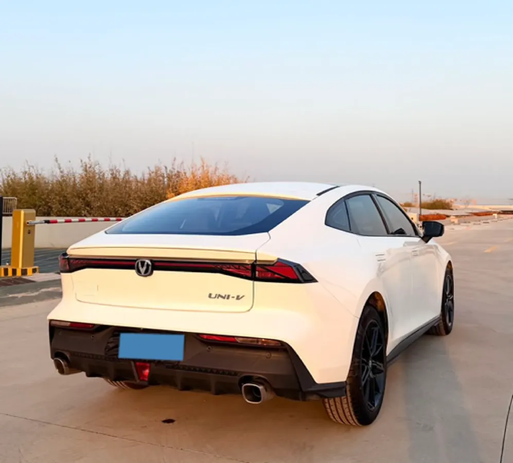2025 ChangAn UNI-V 1.5T 192HP L4 7DCT,autocango,china used car exporter,china ev exporter,chinese used car exporter,chinese used ev exporter