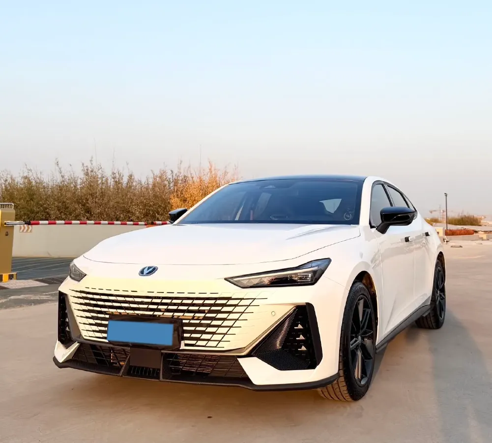 2025 ChangAn UNI-V 1.5T 192HP L4 7DCT,autocango,china used car exporter,china ev exporter,chinese used car exporter,chinese used ev exporter