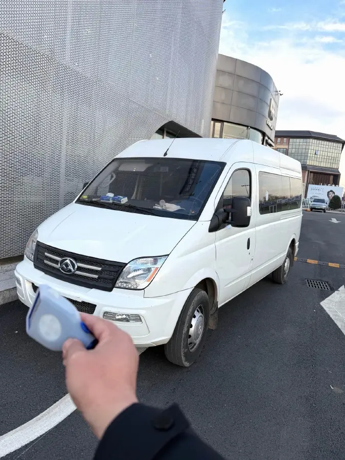 2023 MAXUS XinTu V80 2.0T 139HP L4 6MT